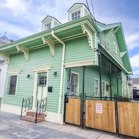 Mandeville Creole Cottage - 3 Bed-2 Bath